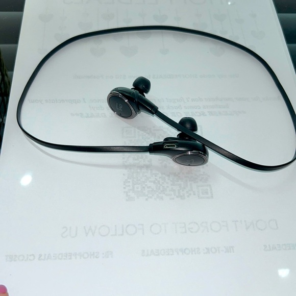 TAO WIRELESS BLUETOOTH EARBUDS - Picture 2 of 6
